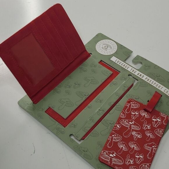 NEW MUSHROOM PASSPORT HOLDER WALLET + MATCHING LUGGAGE INTERNATIONAL TRAVEL NWT - Picture 2 of 5